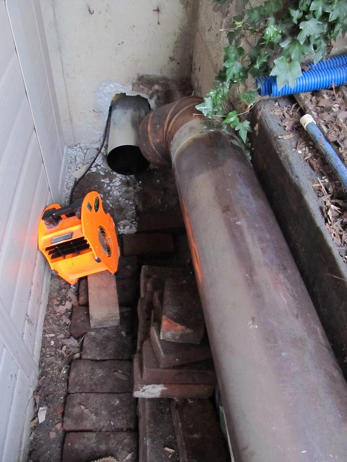 [Thumbnail for ouside exit with flue pipe tester.JPG]